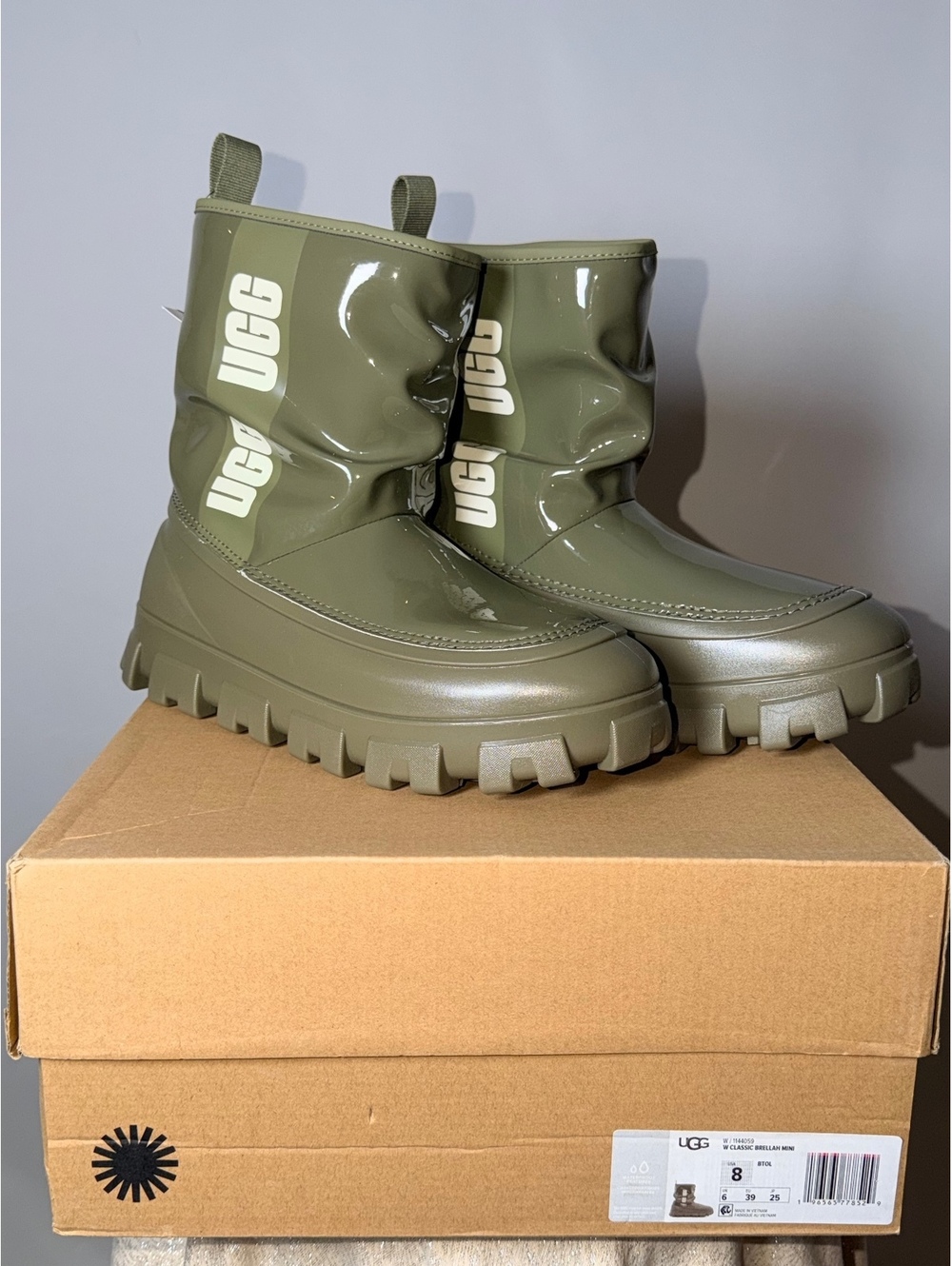 UGG Women's Classic Brellah Mini Waterproof Boots Size 8 - T